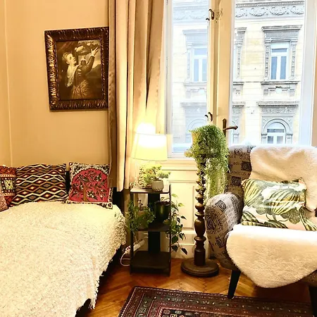 Apartment Hero Square Cozy